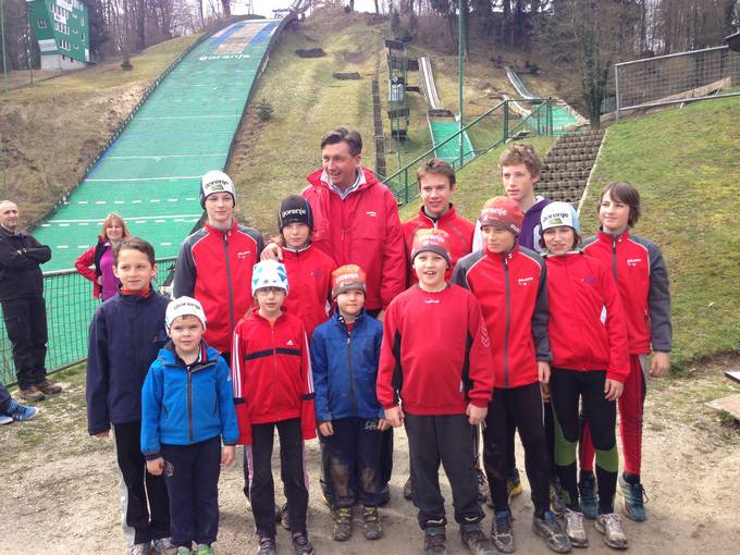 Predsednik republike Borut Pahor se je danes v Velenju udeležil tradicionalne spomladanske čistilne akcije.